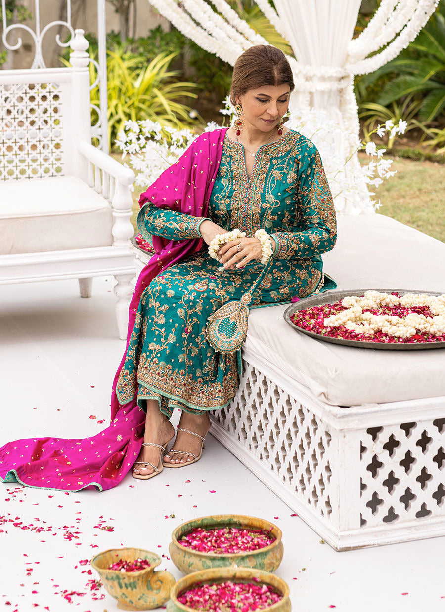 Farah Talib Aziz - AVISA EMERALD KURTA