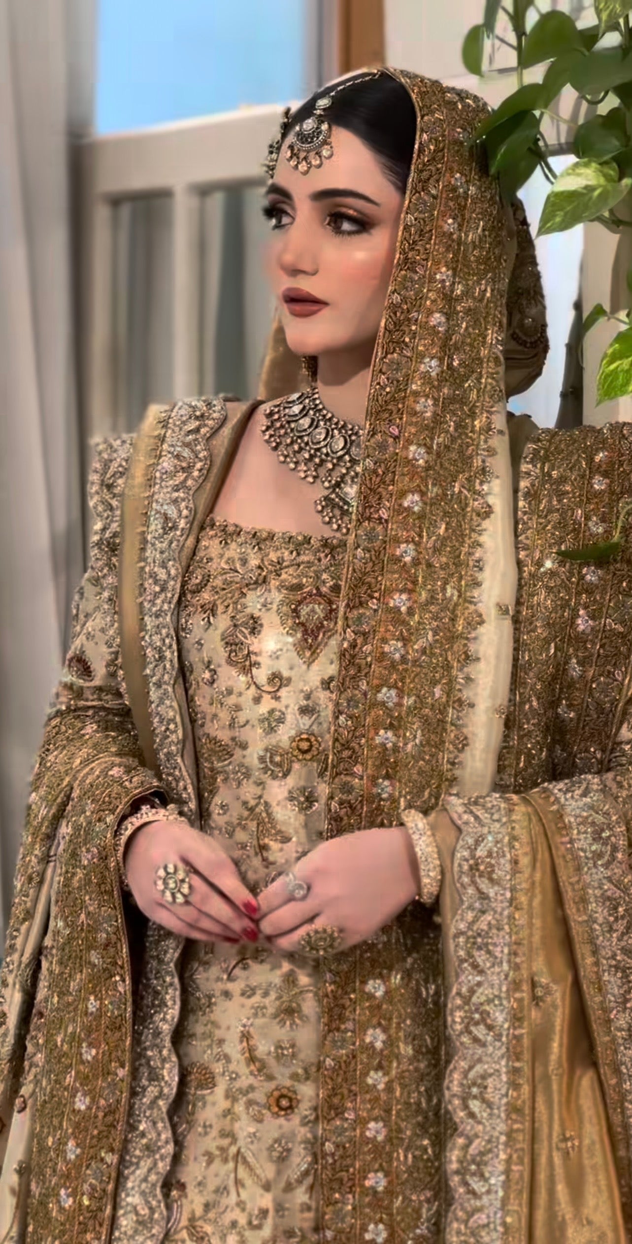 Haris Shakeel Maharni zari dupatta featuring elaborate gold embroidery and ornate borders at Zenni’s Atelier