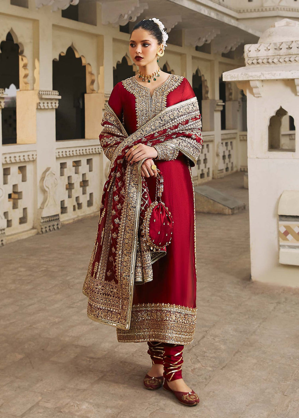 kanwal-malik-noreen-gold-embroidery-detail
