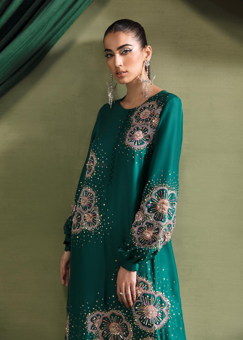 Kanwal Malik Olivia organza dupatta paired with an elegant emerald green embroidered Pakistani designer outfit