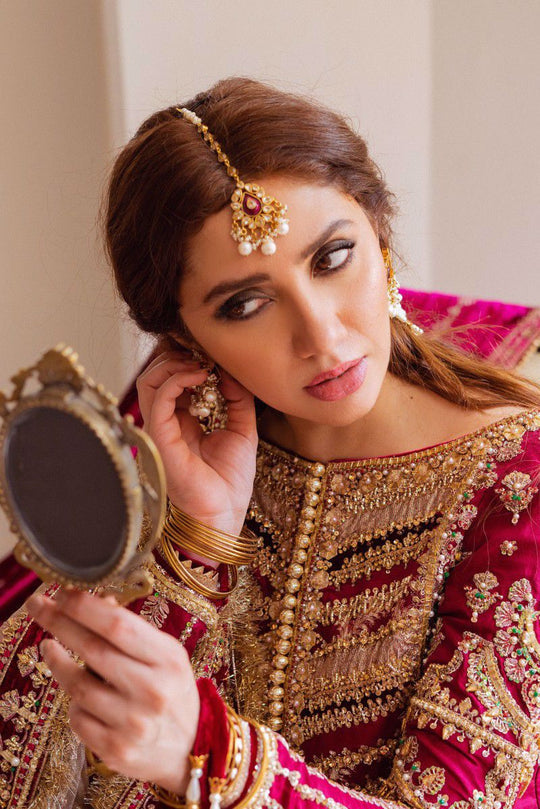 MNR Mursel contrasting ivory net bridal dupatta with intricate gold embroidery and deep maroon border at Zenni’s Atelier