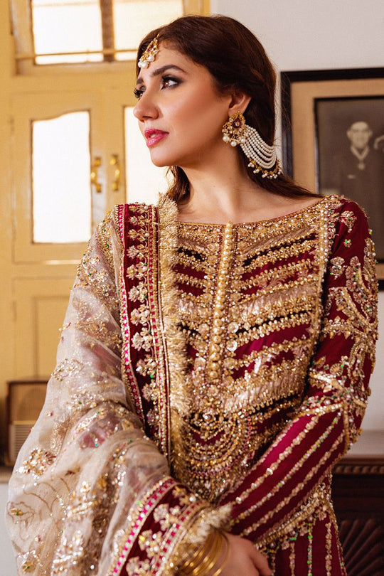 Mahira Khan modelling MNR Mursel luxury deep maroon Pakistani baraat bridal ensemble at Zenni’s Atelier